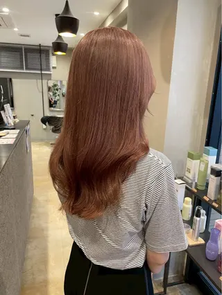 ロング 紅/透明感カラー /ハイトーン/カットのヘアスタイル