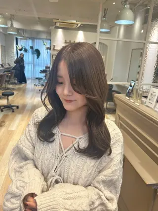 セミロング LOE所属・LOE Yuuka/42🩵のヘアスタイル