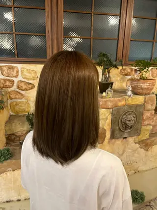 セミロング カラー 吉村 初菜のヘアスタイル