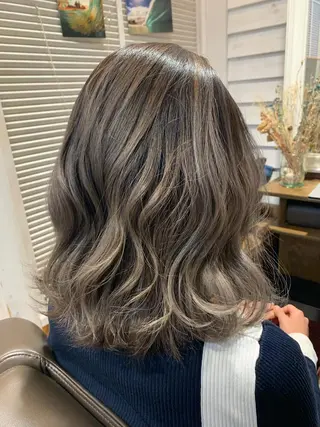 カラー カワニシ ＊のヘアスタイル