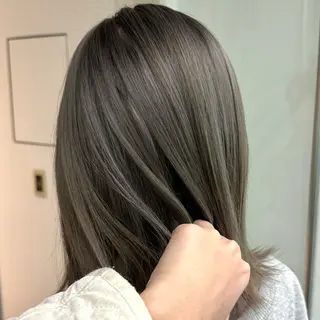 ミディアム カラー ひなた あゆみのヘアスタイル
