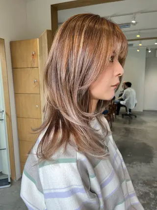 ミディアム YUI／レイヤー カット/透明感カラーのヘアスタイル