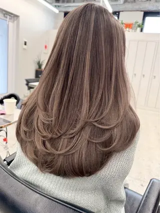 ロング カラー 新實 ゆりあのヘアスタイル