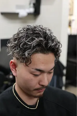 カラー パーマ メンズ 断髪刈舞所属・フェード・メッシュ ハイトーン/fumaのヘアスタイル