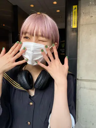 ショート カラー パーマ ヘアアレンジ メンズ キッズ ネイル mana 暖色カラーカットのヘアスタイル