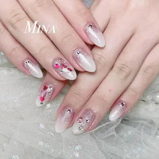 ネイル 🦋 Queenieのネイルデザイン