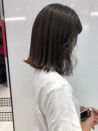 ミディアム カラー 相川 愛実のヘアスタイル