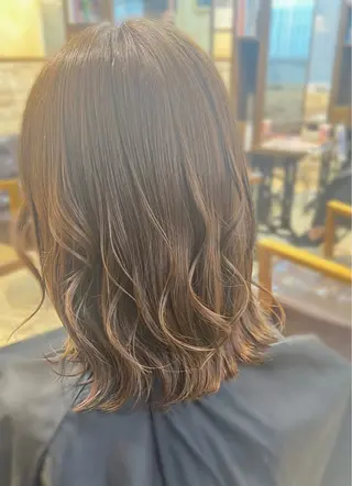 カラー 栗林 萌々のヘアスタイル