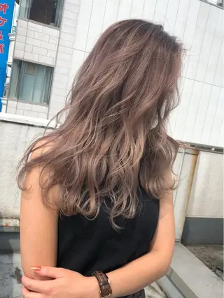 ロング カラー 韓国レイヤー外国人風 透明感カラー髪質改善のヘアスタイル
