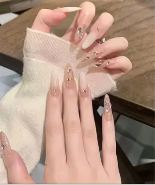 ネイル MQueen ネイルサロンのネイルデザイン