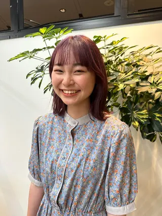 ミディアム カラー yuika .のヘアスタイル