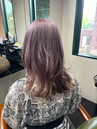 ロング カラー 岡村 莉穂のヘアスタイル