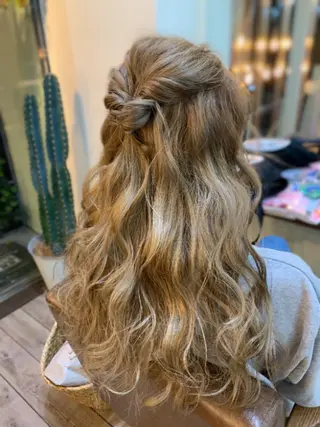ロング カラー 鶴見 和美のヘアスタイル