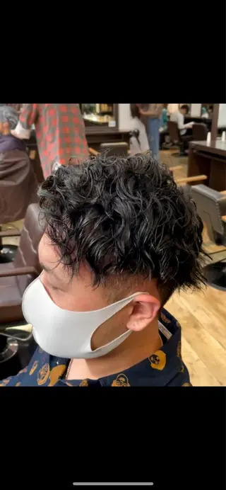 ショート パーマ メンズ 白子 怜のヘアスタイル