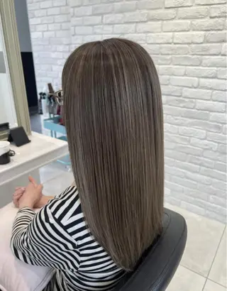 ロング カラー 岩本 菖のヘアスタイル