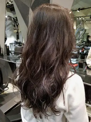 ロング [店長]カラーが好評 　小林のヘアスタイル