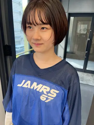 ショート カラー 💓パーマ，💗 レイヤーカットのヘアスタイル
