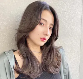 ロング カラー レイヤー🤍 ベージュ🤍 聖奈のヘアスタイル