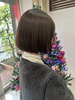 ミディアム レイヤー 艶々カラーのヘアスタイル