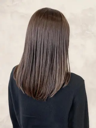 カラー セミロング グレージュ×レイヤー 藤生 和宏のヘアスタイル