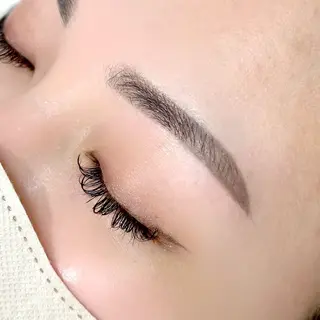 アイブロウ ᴇʏᴇʟᴀꜱʜ ʟɪᴀ ᴀᴍɪ🌺のマツエク・マツパデザイン