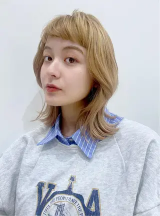 ミディアム カラー 小顔レイヤー/ ベージュ🤍Rieのヘアスタイル