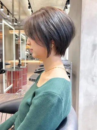 ショート カラー ショート ボブ ロンド　エメのヘアスタイル
