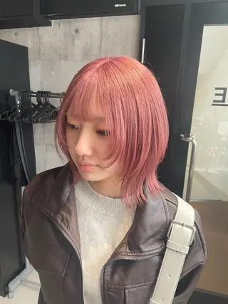 ミディアム _WHITE 佐伯 碧のヘアスタイル