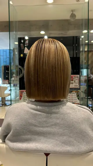 ショート ハイトーンカラー✨️ 艶カラー特化Amiのヘアスタイル