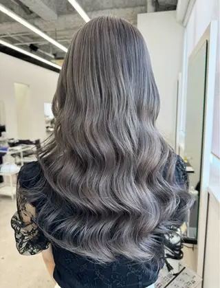 セミロング カラー 新美 蓮のヘアスタイル