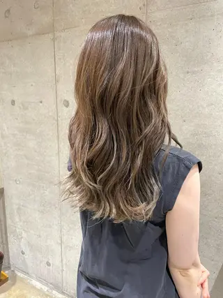 セミロング カラー ハイライトが 得意なニキです😊のヘアスタイル