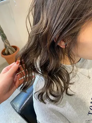ミディアム カラー vixus mamiのヘアスタイル