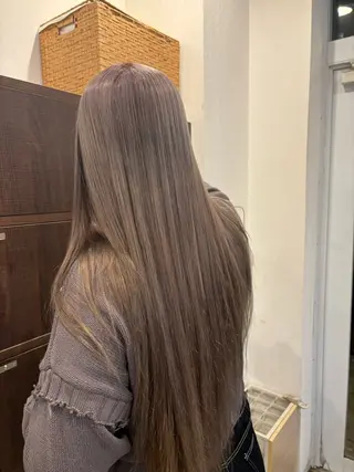 ロング カラー 佐藤 優衣のヘアスタイル