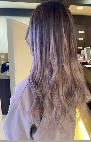 ロング カラー 山口 万綾のヘアスタイル