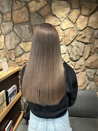 ロング カラー まろやかなベージュ 小池春樹のヘアスタイル