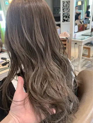 カラー 坂口 月陽のヘアスタイル