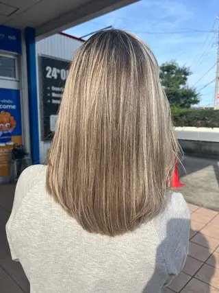 セミロング カラー Japuska ジャプスカのヘアスタイル