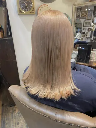 セミロング カラー AYANO ／レイヤー／オリーブのヘアスタイル