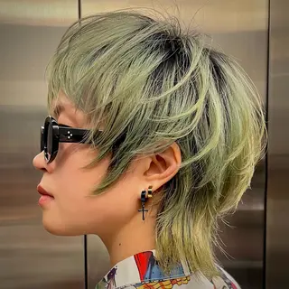 ショート ウルフ/レイヤー/ ブリーチカラーのヘアスタイル