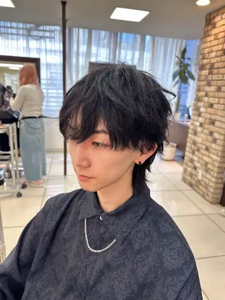 メンズ メンズ特化シャドウパ ーマラウンドマッシュのヘアスタイル