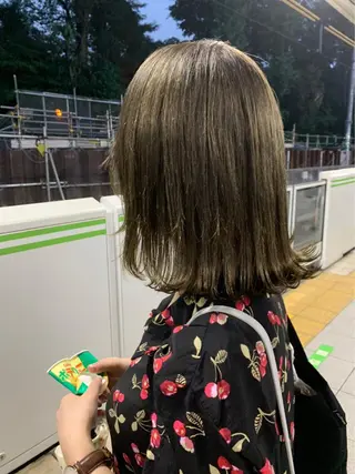 ミディアム 赤池 日菜子のヘアスタイル