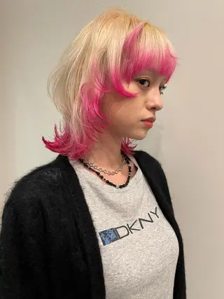 ショート カラー ブリーチ😼 ボブ✍️レイヤーのヘアスタイル
