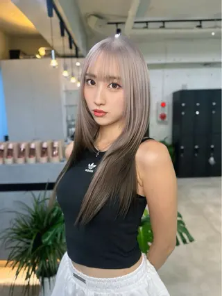 ロング カラー レイヤーカット 透明感カラーのヘアスタイル