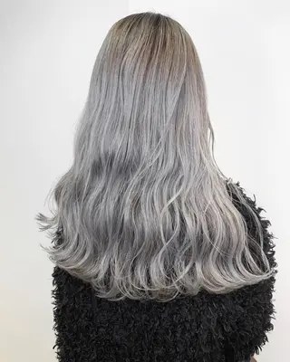 セミロング カラー パーマ ヘアアレンジ ハイトーン カラーのヘアスタイル