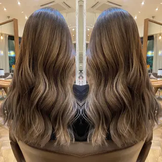 ロング WHALE hair × beautyのヘアスタイル