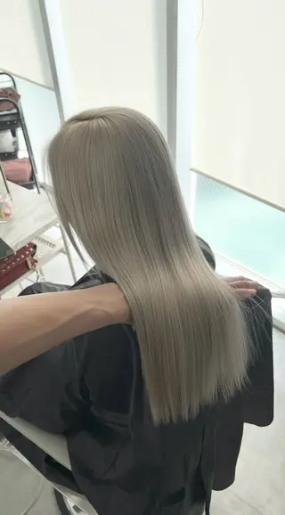 ミディアム カラー 🫧艶ダブルカラー ブリーチ🫧トモヤのヘアスタイル