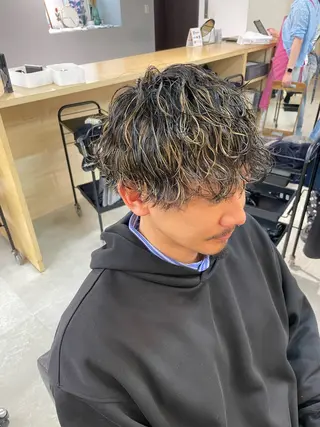 パーマ メンズ マエダ リョウのヘアスタイル