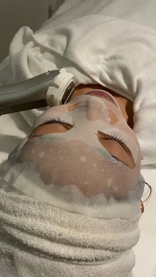 お肌と向き合うエステ |貞本恵のエステ・リラクイメージ