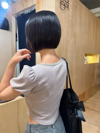ショート カラー illatos あやののヘアスタイル