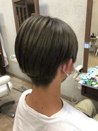 カラー メンズ 阿部 美咲のヘアスタイル
